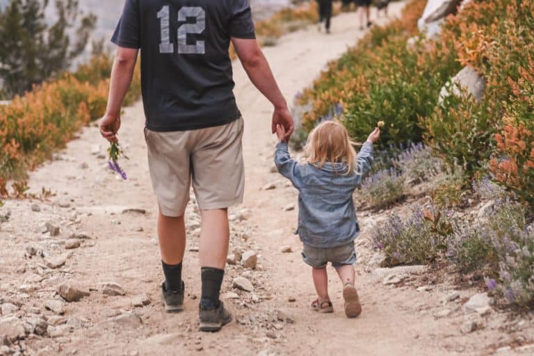 Voyager en famille autrement : le témoignage de parents convertis au slow travel