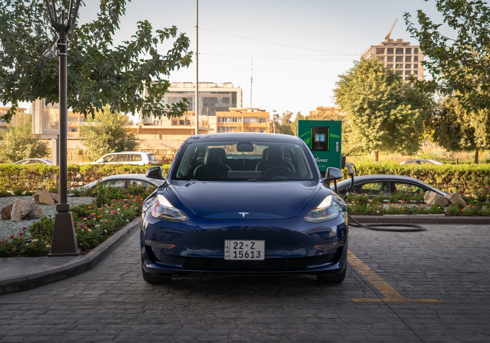 Voiture électrique en recharge